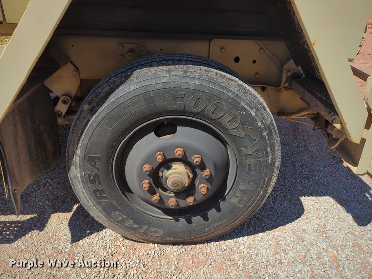 image for item NG9451 1984 AM General M-915-A1 truck cab and chassis