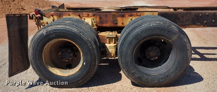 image for item NG9451 1984 AM General M-915-A1 truck cab and chassis
