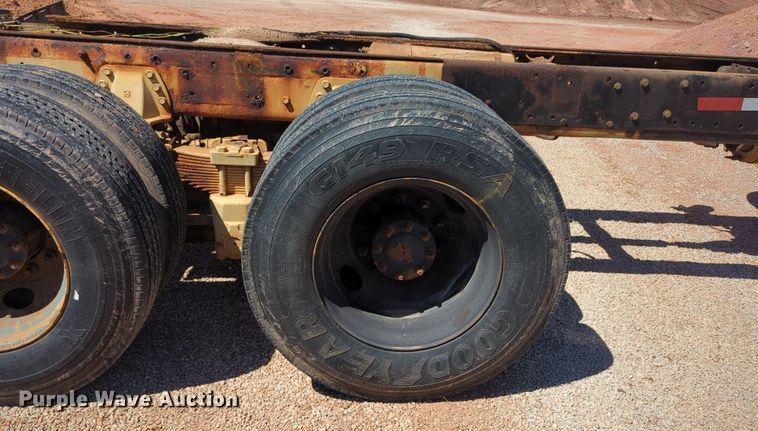 image for item NG9451 1984 AM General M-915-A1 truck cab and chassis