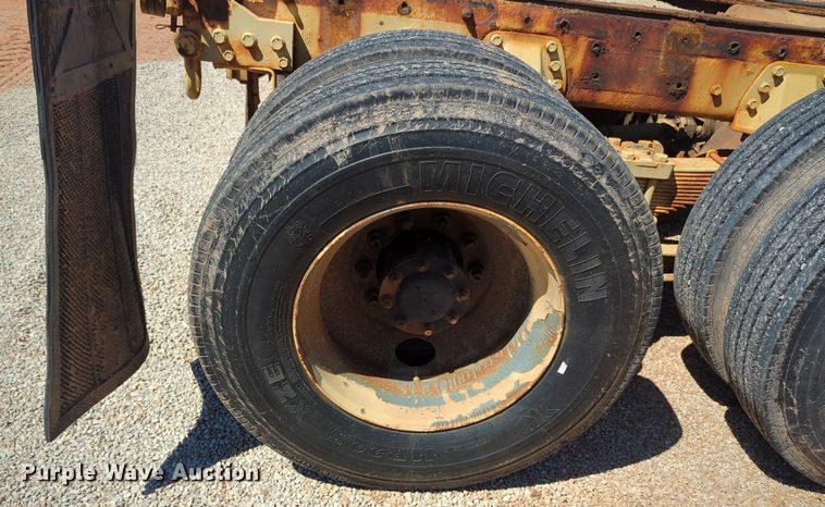 image for item NG9451 1984 AM General M-915-A1 truck cab and chassis