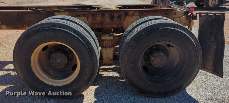 image for item NG9451 1984 AM General M-915-A1 truck cab and chassis