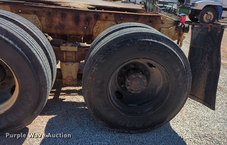 image for item NG9451 1984 AM General M-915-A1 truck cab and chassis