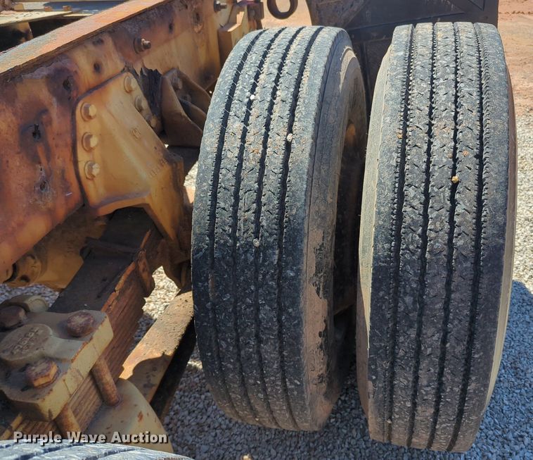 image for item NG9451 1984 AM General M-915-A1 truck cab and chassis