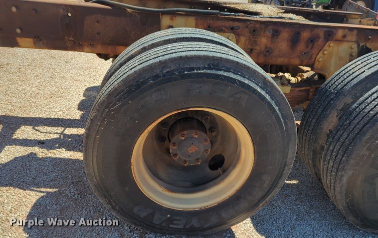 image for item NG9451 1984 AM General M-915-A1 truck cab and chassis