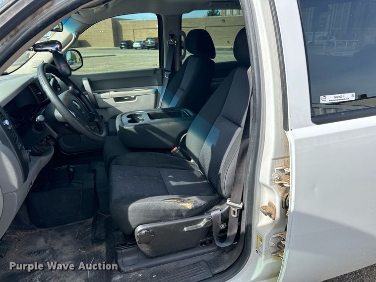 image for item NQ9001 2011 GMC Sierra 1500 Crew Cab pickup truck