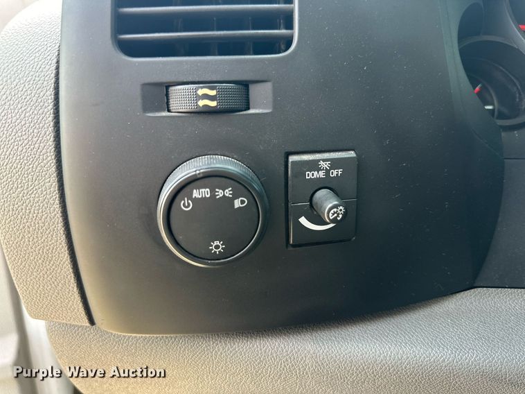 image for item NQ9001 2011 GMC Sierra 1500 Crew Cab pickup truck