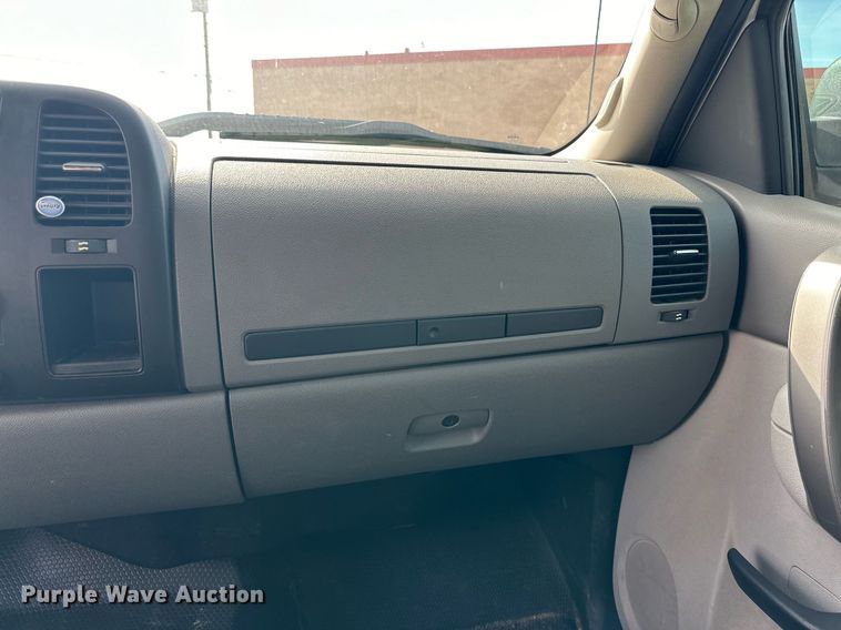 image for item NQ9001 2011 GMC Sierra 1500 Crew Cab pickup truck