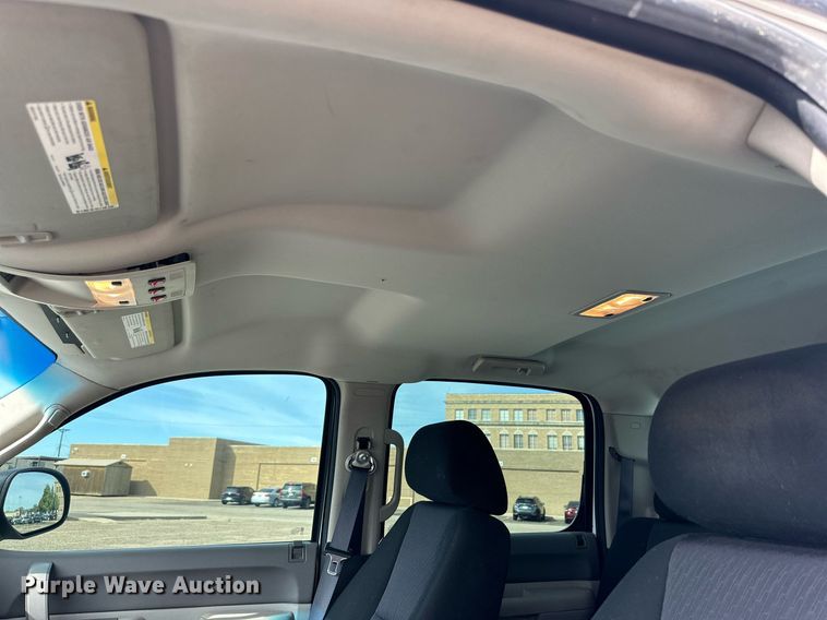 image for item NQ9001 2011 GMC Sierra 1500 Crew Cab pickup truck