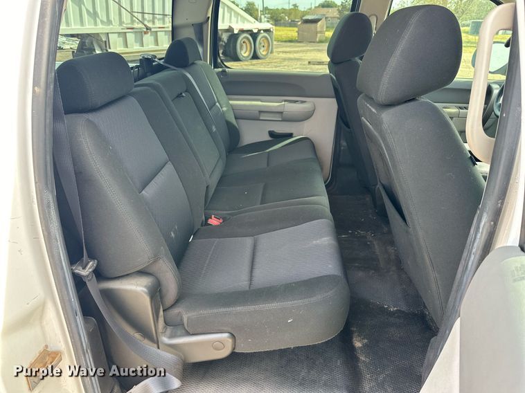 image for item NQ9001 2011 GMC Sierra 1500 Crew Cab pickup truck