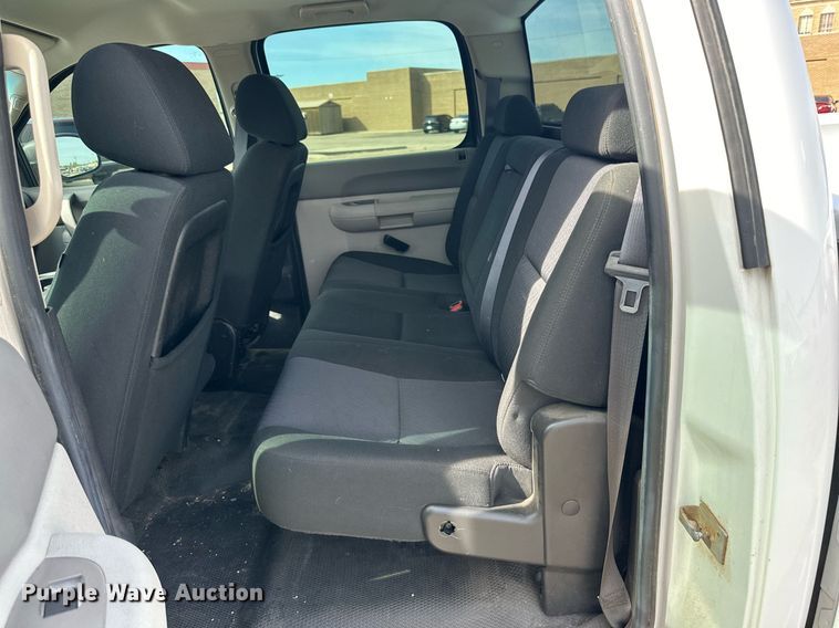 image for item NQ9001 2011 GMC Sierra 1500 Crew Cab pickup truck