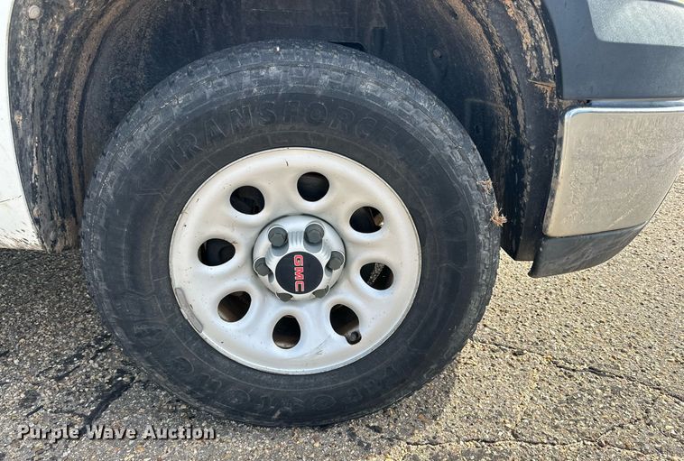 image for item NQ9001 2011 GMC Sierra 1500 Crew Cab pickup truck