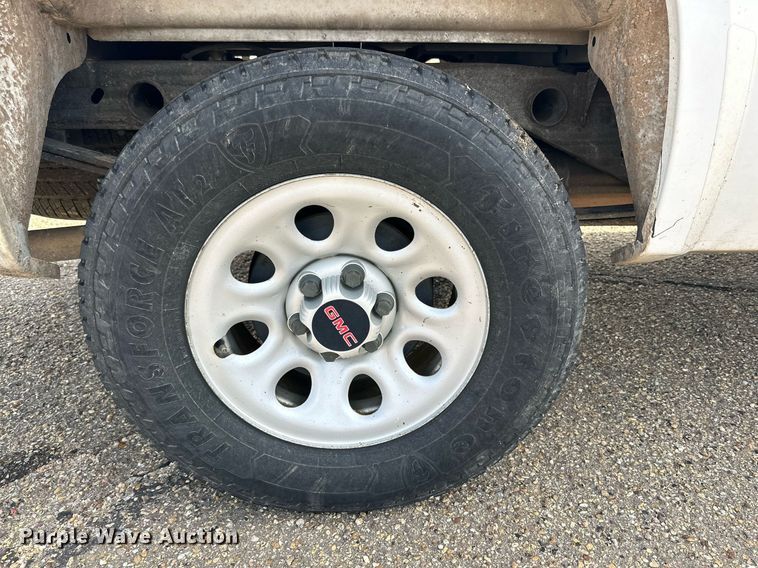 image for item NQ9001 2011 GMC Sierra 1500 Crew Cab pickup truck