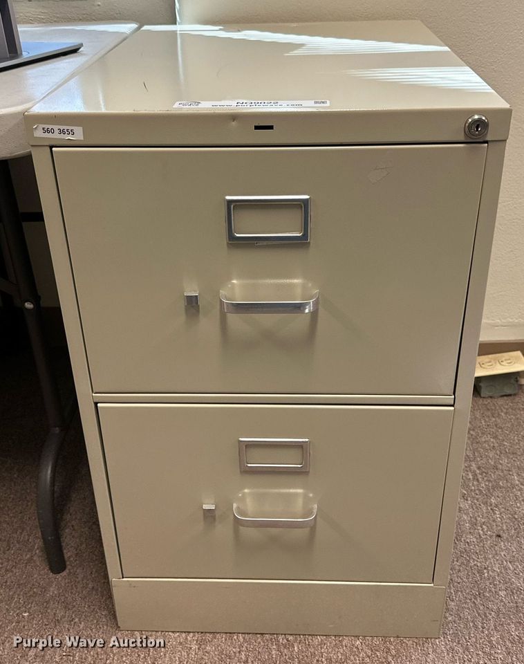 image for item NQ9022 (2) filing cabinets