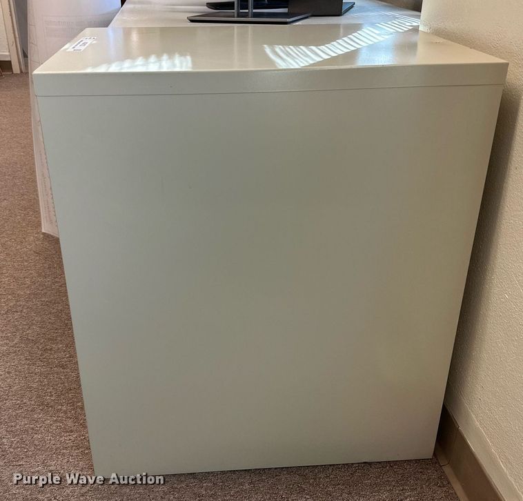 image for item NQ9022 (2) filing cabinets