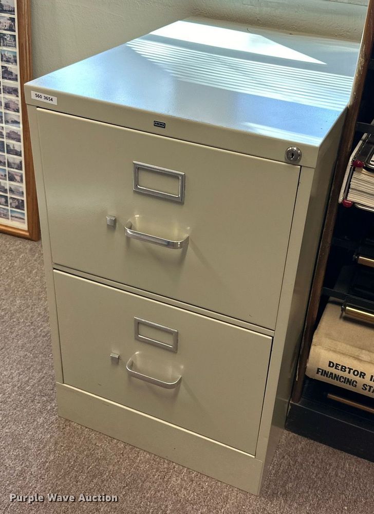 image for item NQ9022 (2) filing cabinets