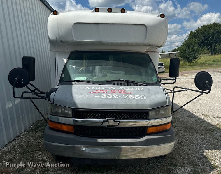 image for item NQ9769 2010 Chevrolet  Express 3500 shuttle bus