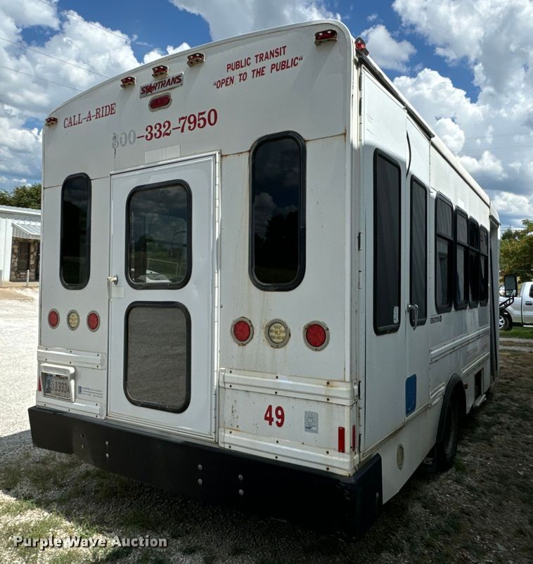 image for item NQ9769 2010 Chevrolet  Express 3500 shuttle bus