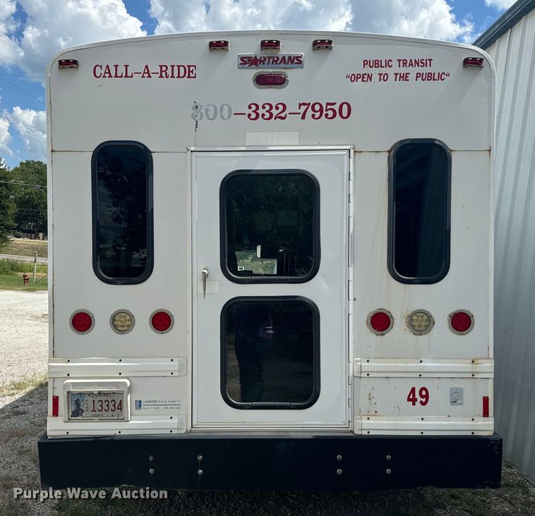 image for item NQ9769 2010 Chevrolet  Express 3500 shuttle bus