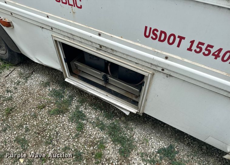 image for item NQ9769 2010 Chevrolet  Express 3500 shuttle bus