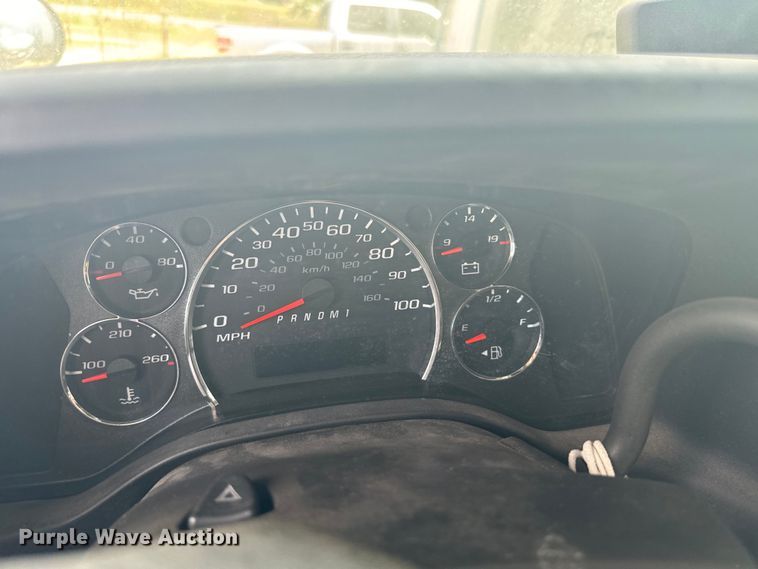 image for item NQ9769 2010 Chevrolet  Express 3500 shuttle bus