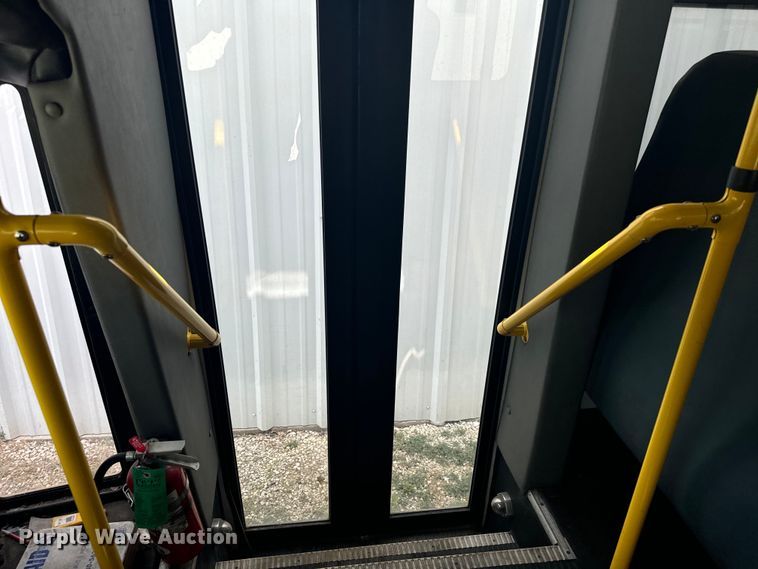 image for item NQ9769 2010 Chevrolet  Express 3500 shuttle bus