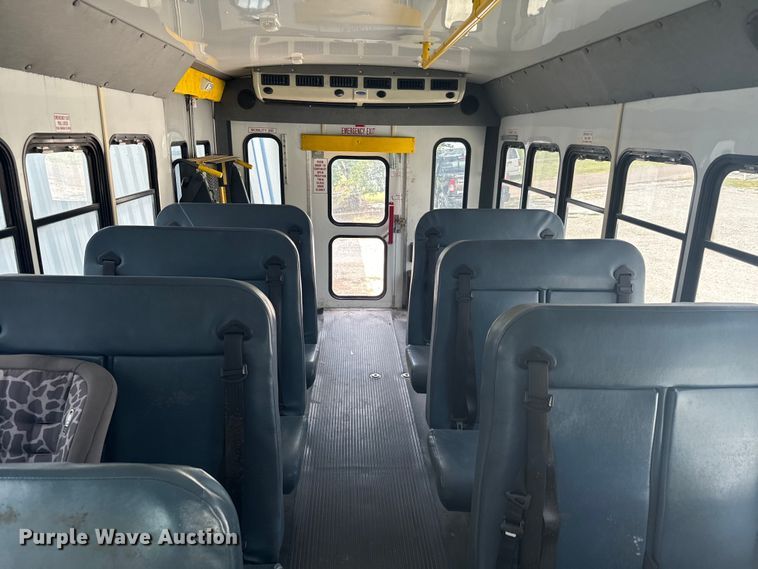 image for item NQ9769 2010 Chevrolet  Express 3500 shuttle bus