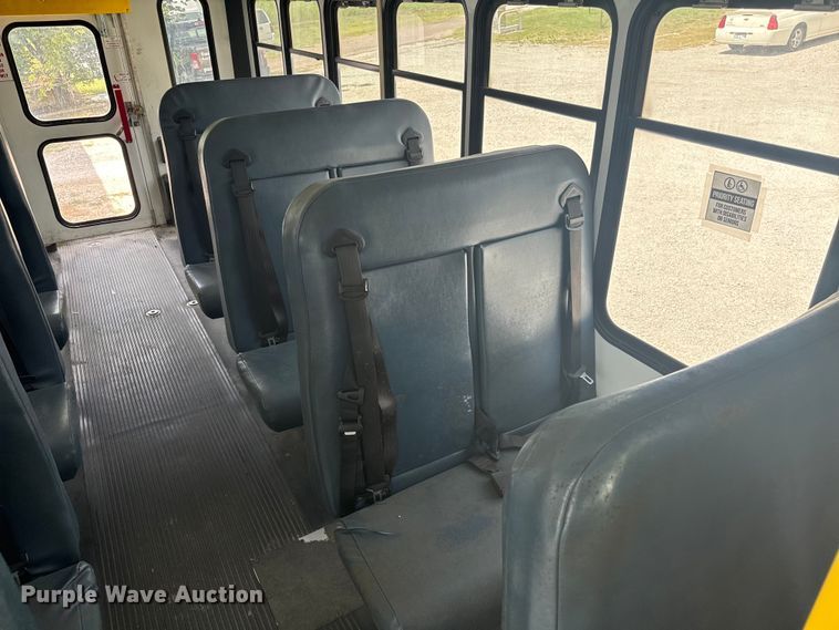 image for item NQ9769 2010 Chevrolet  Express 3500 shuttle bus