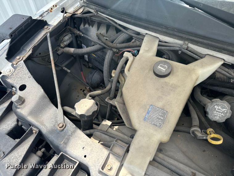 image for item NQ9769 2010 Chevrolet  Express 3500 shuttle bus