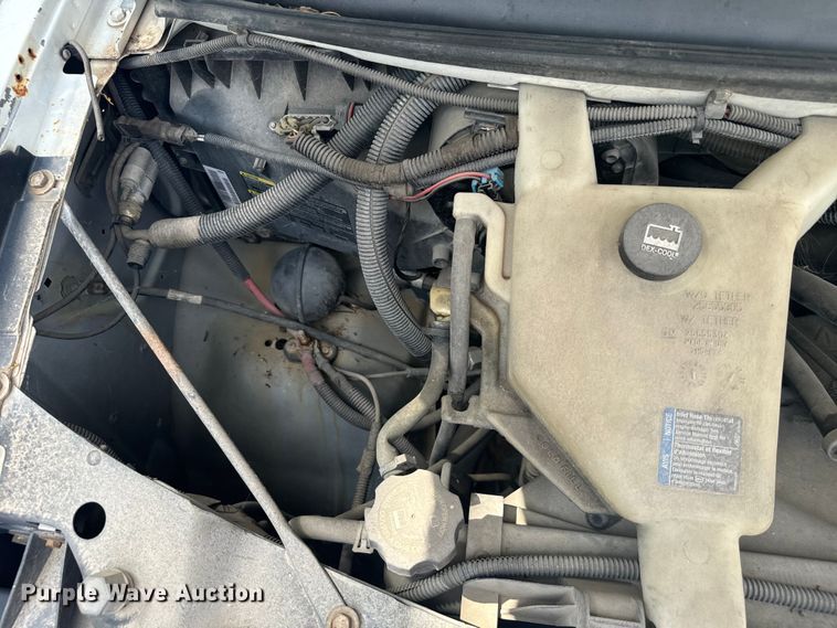 image for item NQ9769 2010 Chevrolet  Express 3500 shuttle bus