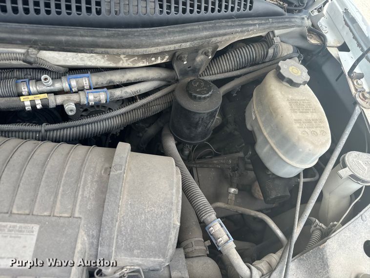 image for item NQ9769 2010 Chevrolet  Express 3500 shuttle bus