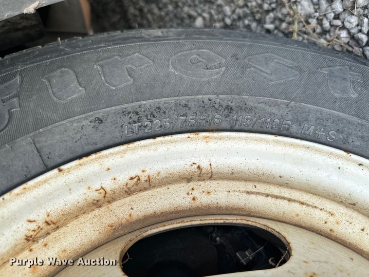 image for item NQ9769 2010 Chevrolet  Express 3500 shuttle bus