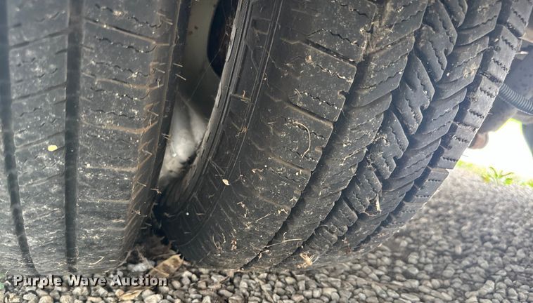 image for item NQ9769 2010 Chevrolet  Express 3500 shuttle bus