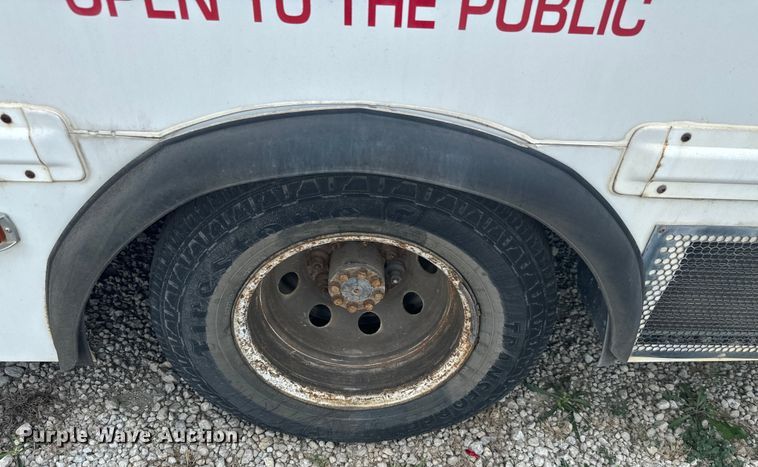 image for item NQ9769 2010 Chevrolet  Express 3500 shuttle bus