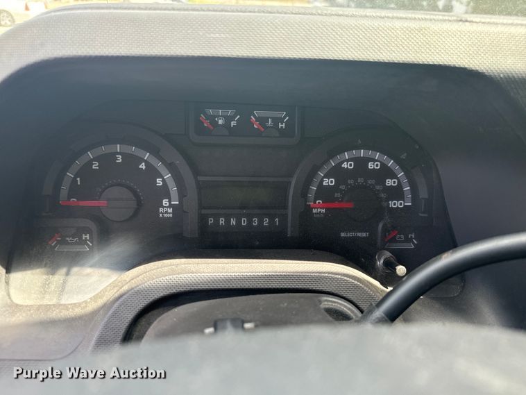 image for item NQ9771 2009 Ford E450 Super Duty shuttle bus