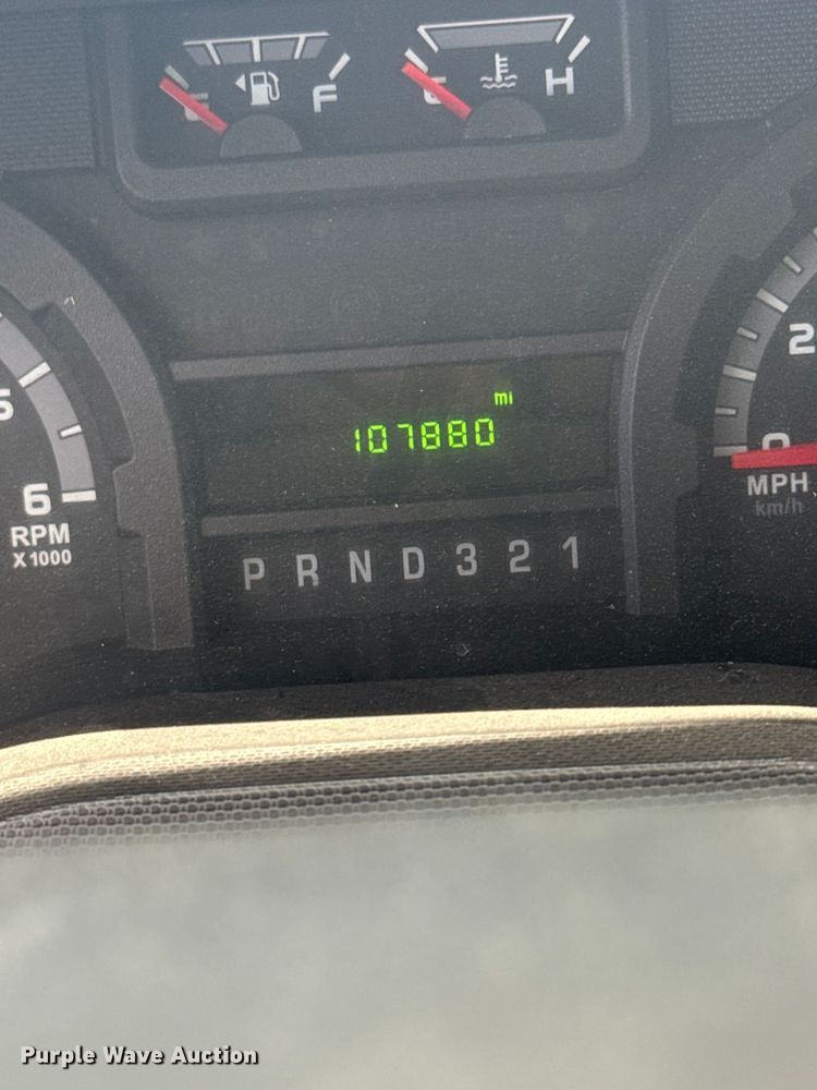 image for item NQ9771 2009 Ford E450 Super Duty shuttle bus