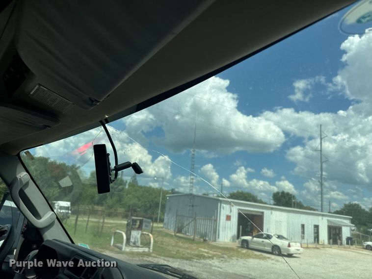 image for item NQ9771 2009 Ford E450 Super Duty shuttle bus