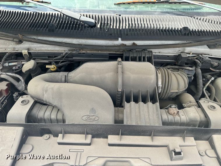 image for item NQ9771 2009 Ford E450 Super Duty shuttle bus