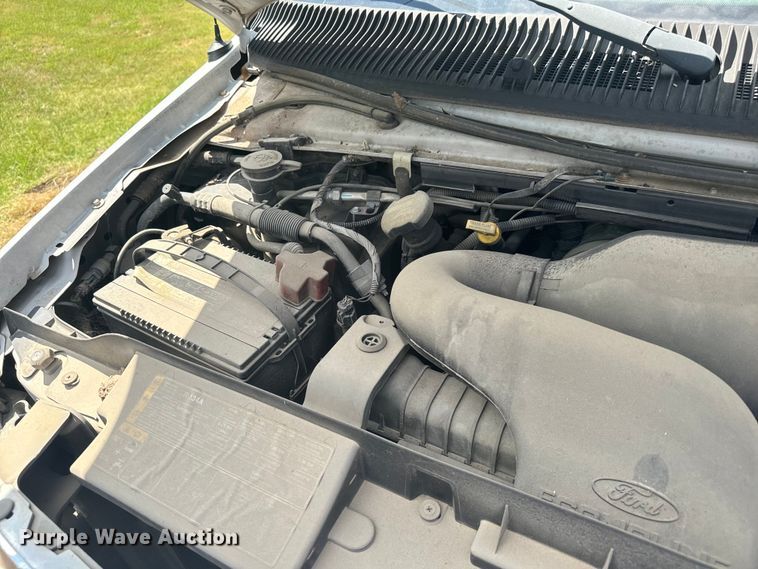 image for item NQ9771 2009 Ford E450 Super Duty shuttle bus