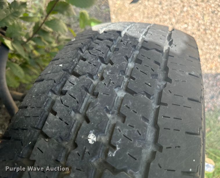 image for item NQ9771 2009 Ford E450 Super Duty shuttle bus