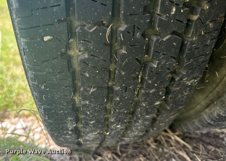 image for item NQ9771 2009 Ford E450 Super Duty shuttle bus