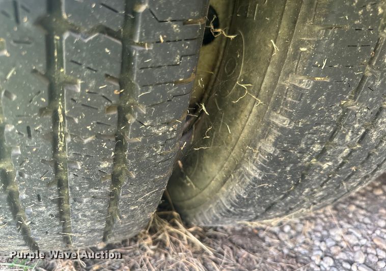 image for item NQ9771 2009 Ford E450 Super Duty shuttle bus