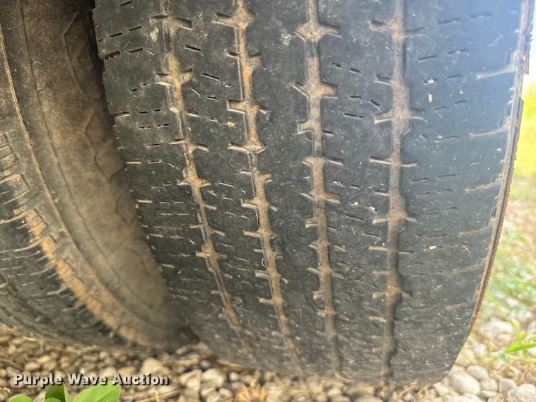 image for item NQ9771 2009 Ford E450 Super Duty shuttle bus