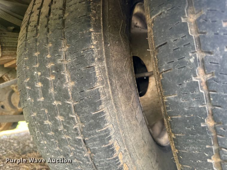 image for item NQ9771 2009 Ford E450 Super Duty shuttle bus