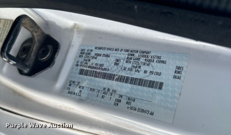 image for item NQ9771 2009 Ford E450 Super Duty shuttle bus