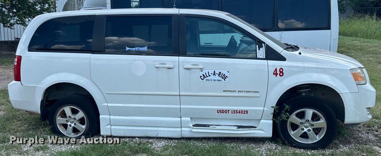 image for item NQ9772 2010 Dodge Grand Caravan  van