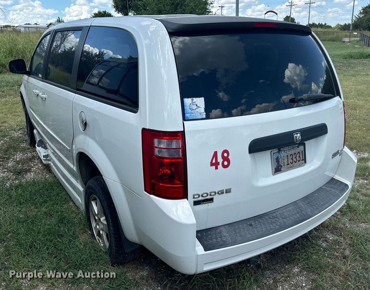 image for item NQ9772 2010 Dodge Grand Caravan  van