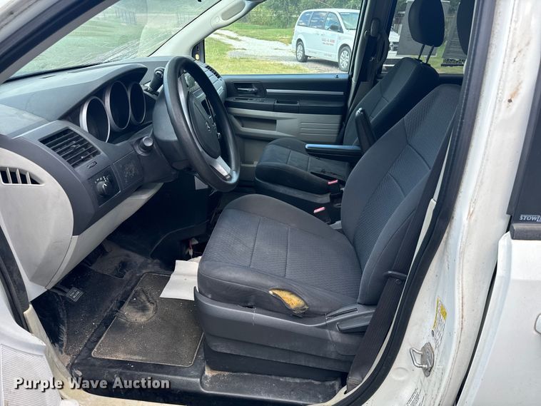 image for item NQ9772 2010 Dodge Grand Caravan  van
