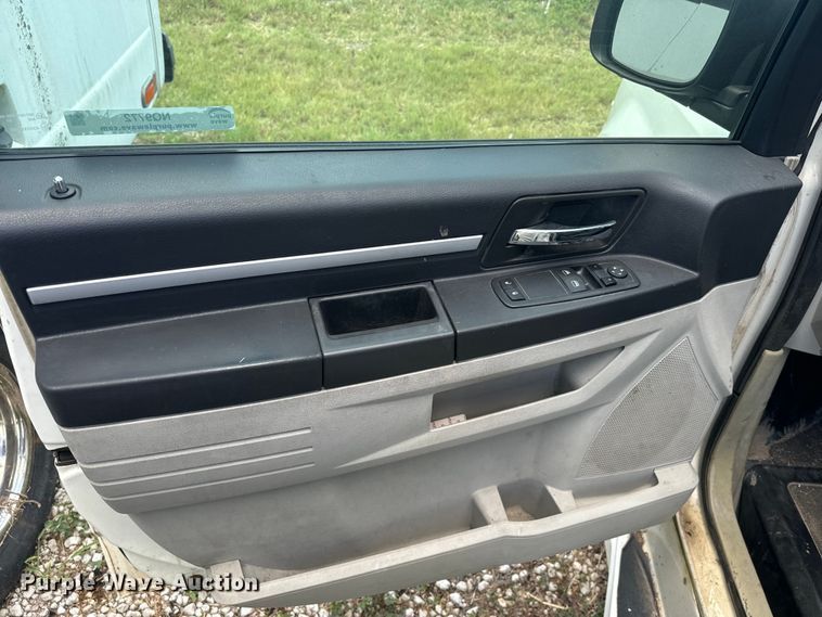 image for item NQ9772 2010 Dodge Grand Caravan  van