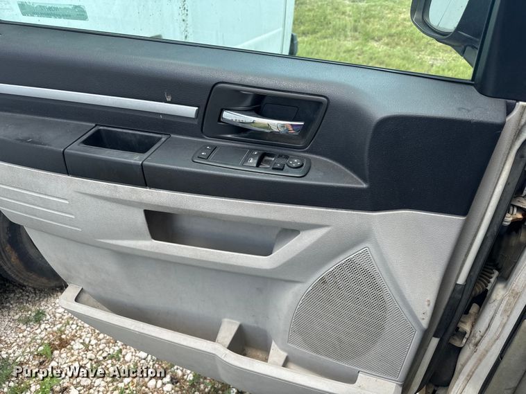 image for item NQ9772 2010 Dodge Grand Caravan  van