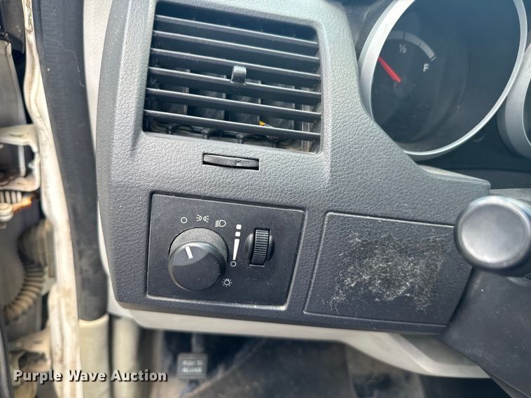 image for item NQ9772 2010 Dodge Grand Caravan  van